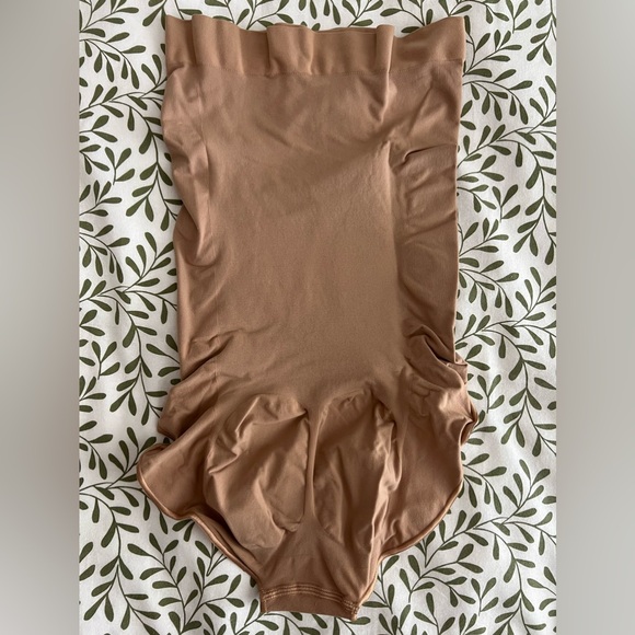 Skims Seamless Sculpt High Waist Brief - Ochre - XL - Picture 6 of 10